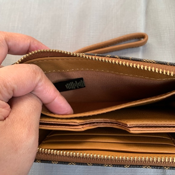 Fossil wristlet - Picture 9 of 9